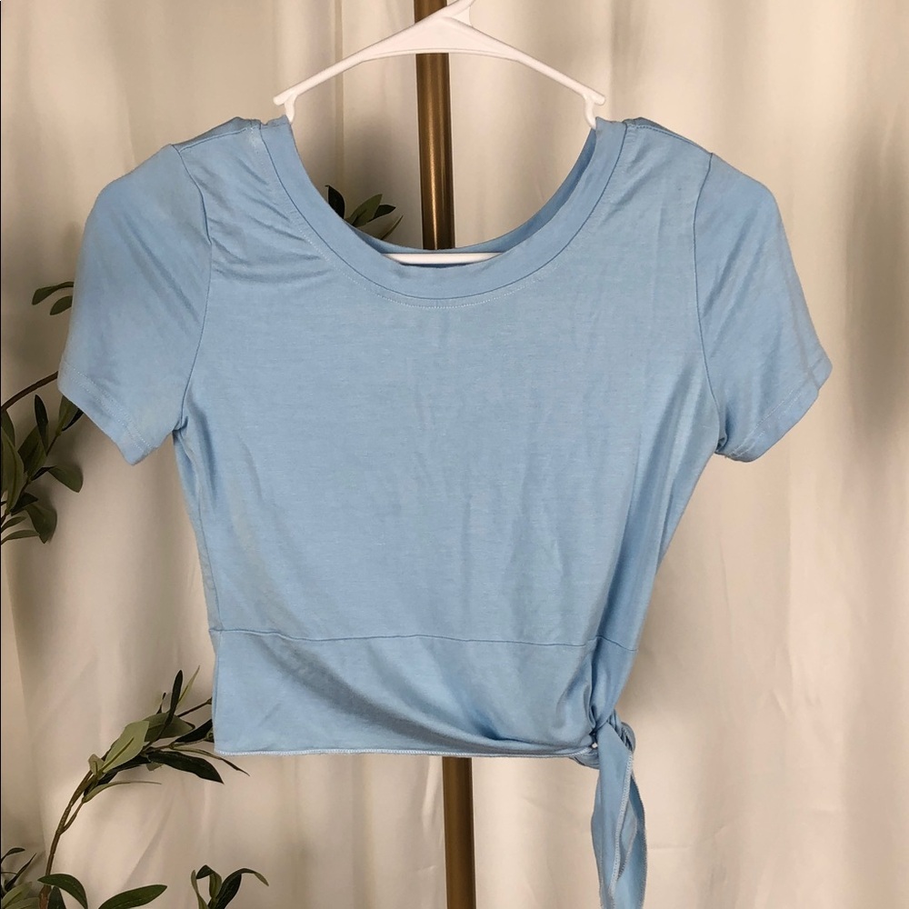 Women’s or Girls Light Blue Tie-Hem Short Cropped Sleeve Dance Top Sz XS/S (T5)